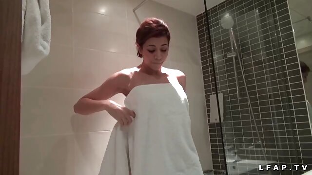 Porno Mädchen warten auf ihr Loch, während sie auf dem Kissen lag sexvideos kostenlos online