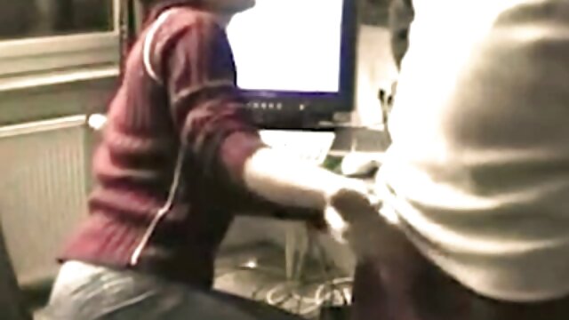 Porno Schöne barfuß Puppe auf Stuhl pornos online ansehen